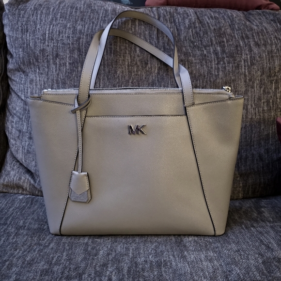 Michael Kors purse - Picture 1 of 6